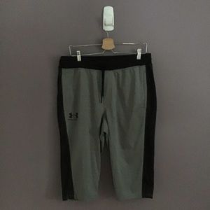 Under Armour Gray Cropped Pants Size Large